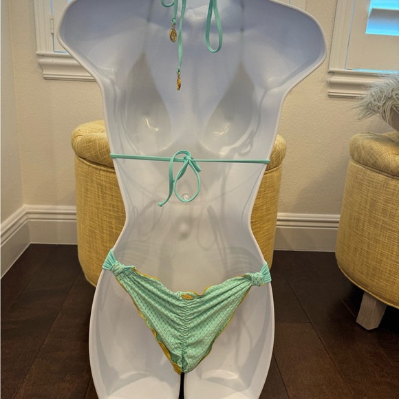 Lulu Fama Bikini - Picture 4 of 16